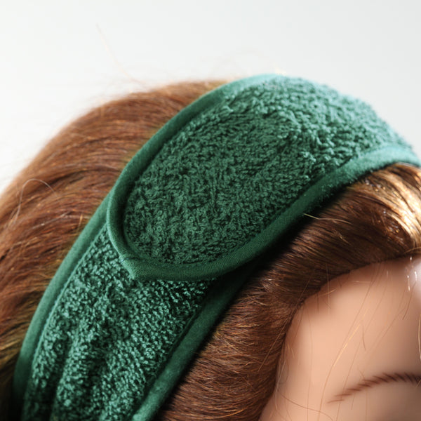 Green Yodi sponge headband on a woman's head